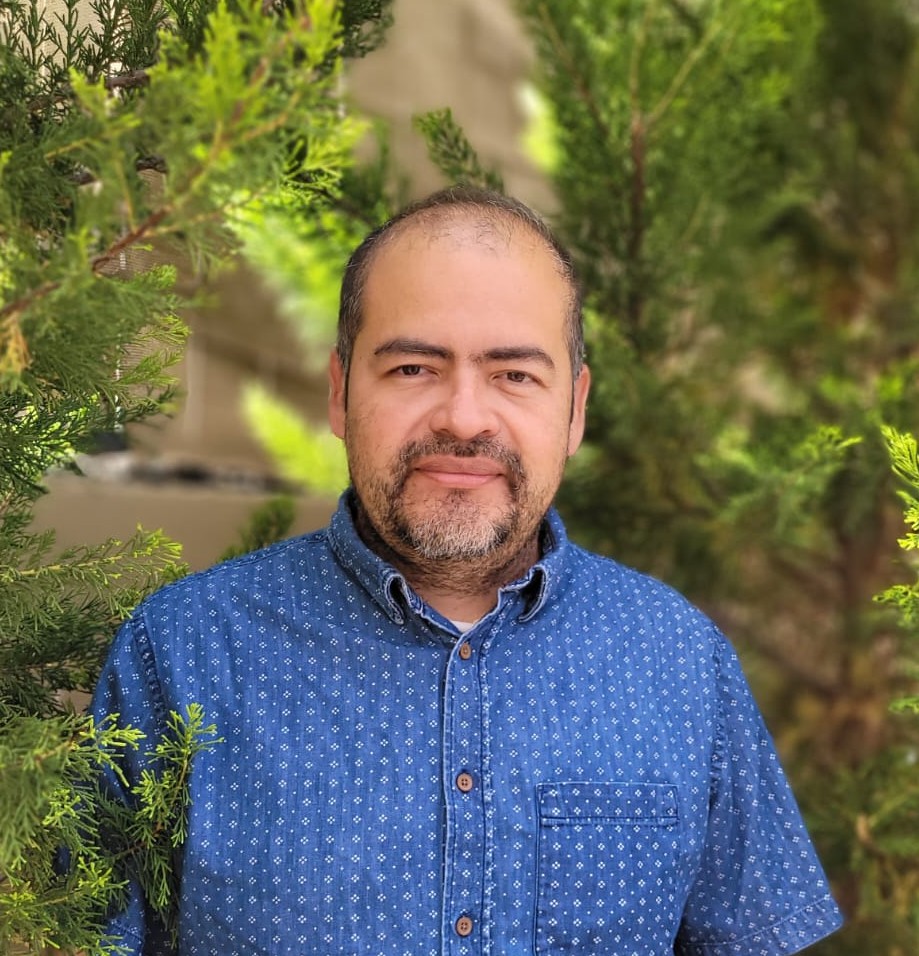 Dr. Samuel González López